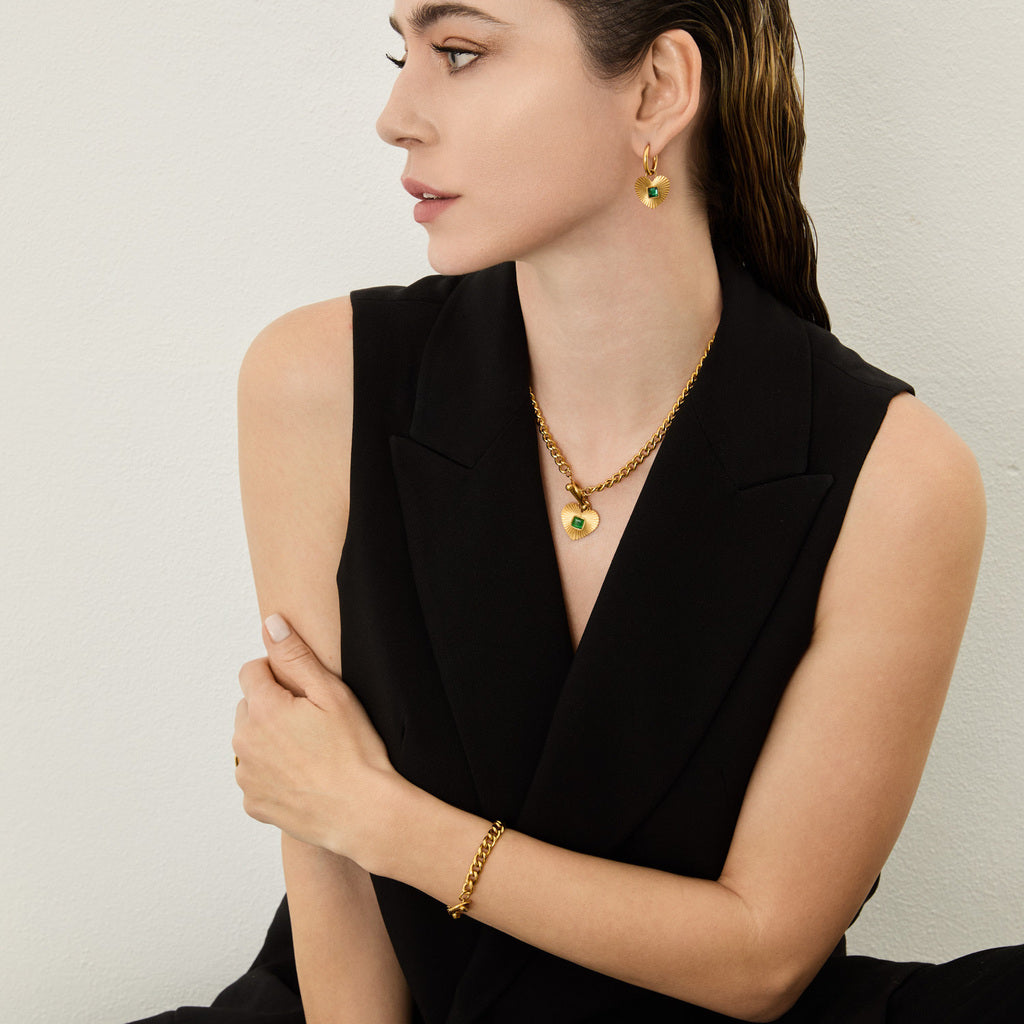 Conjunto Coração Esmeralda Banhado em Ouro 18k