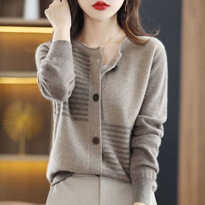 Cardigan Casual com Botões Chandelier